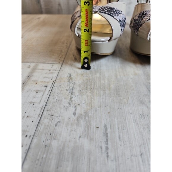 Guess Women’s Platform Heels Cream Gold Snakeskin Open Toe Ankle Strap 7.5 - Picture 12 of 13